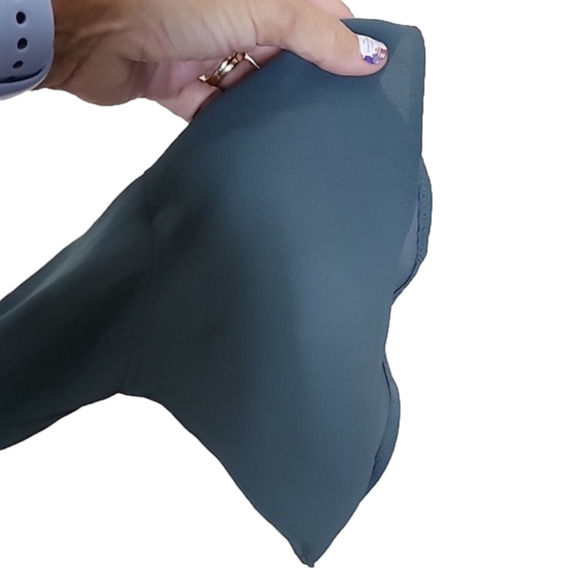 Ann Taylor Green pintuck pleat 3/4 bell sleeve top, size XS - Picture 2 of 8